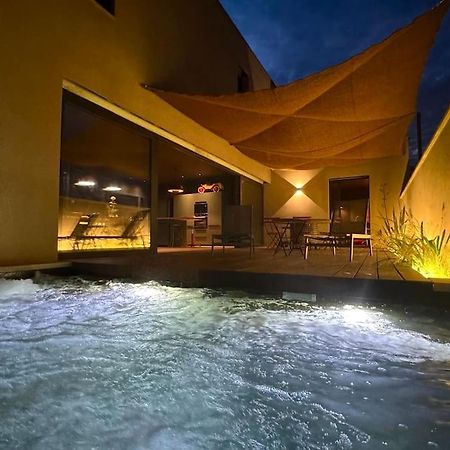 Maison D'Architecte Avec Piscine-Spa Chauffe En Centre Ville De เวซง-ลา-โรแมน ภายนอก รูปภาพ