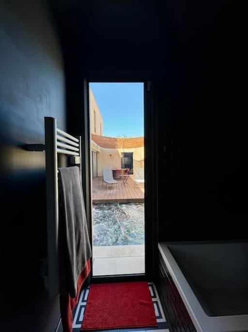 Maison D'Architecte Avec Piscine-Spa Chauffe En Centre Ville De เวซง-ลา-โรแมน ภายนอก รูปภาพ